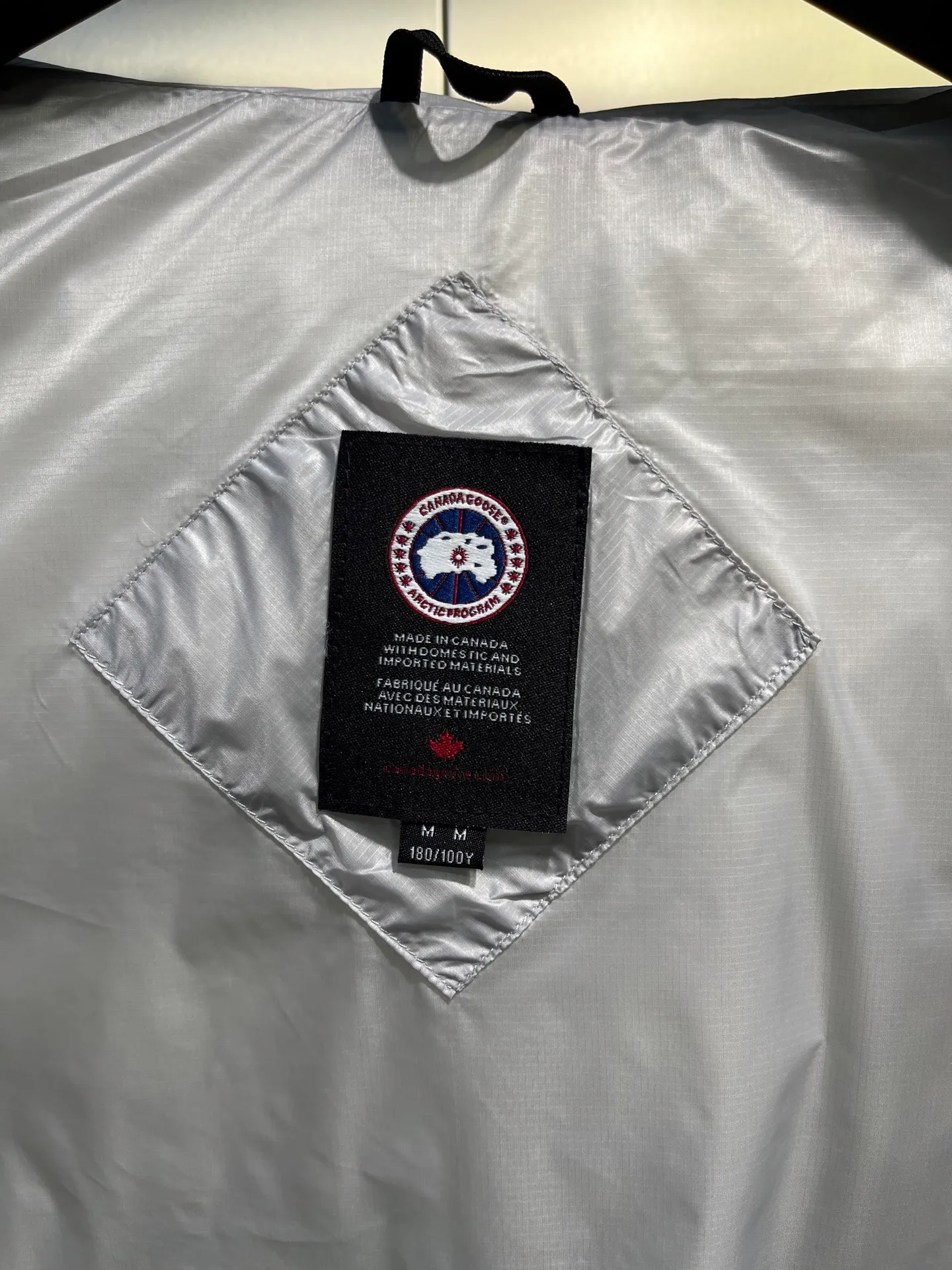 P560 Canadian brand CanadaGoose men's and women's CROFTON lightweight down vest 2229M DWR water-repellent treatment WindWall windproof fabric 700 fleece filling original mold opening details one to one production The upper body effect is stunning Exclusively available on the Xiaohongshu purchasing platform The highest version on the market Size: XS S M L XL XXL